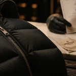 Marque de doudoune de luxe : zip métal et coutures baffle box sur doudoune noire